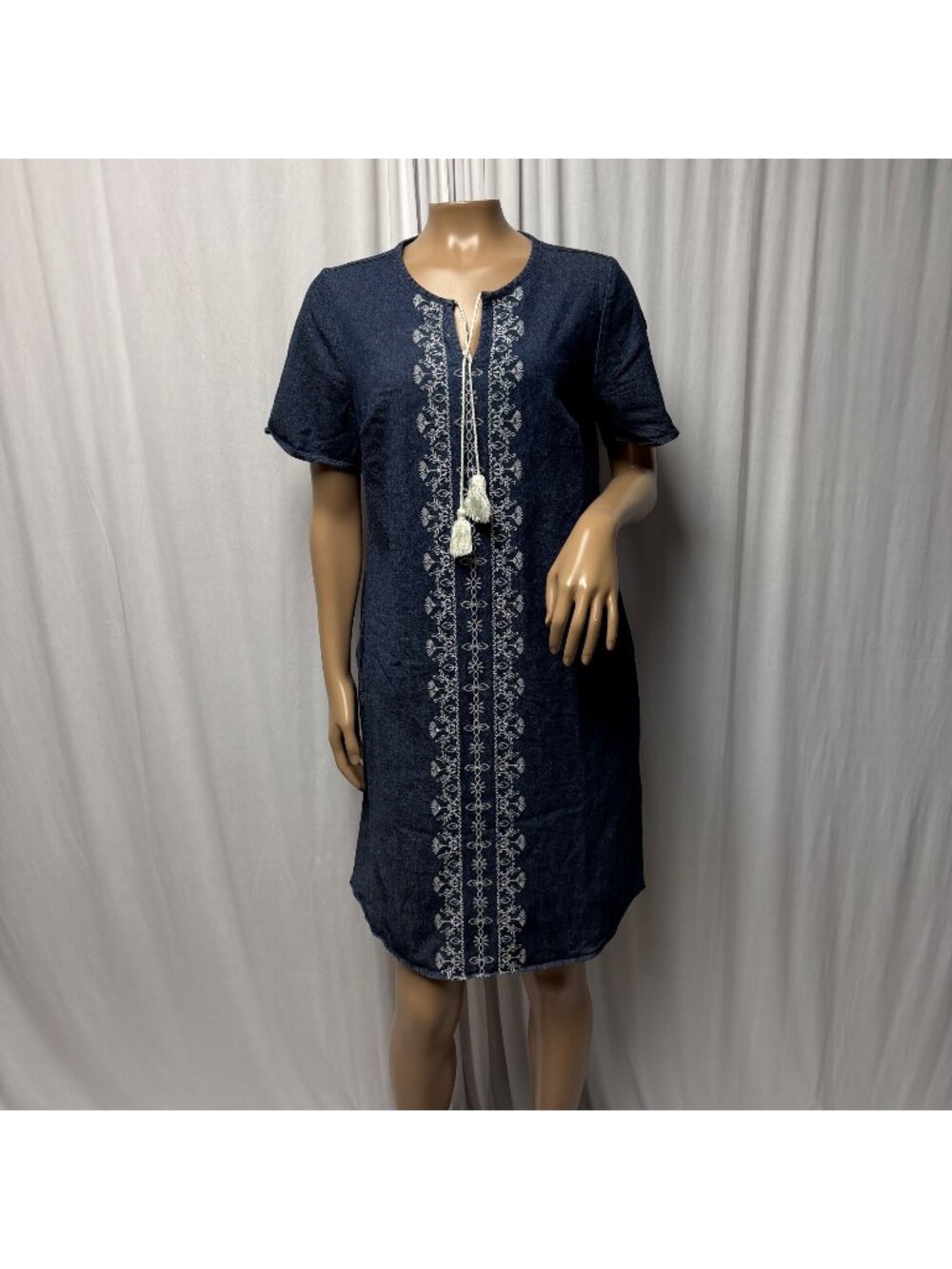 D & Co Chambray Tunic Dress Womens Sz XS Embroidered Tassel Short Sleeve Pockets